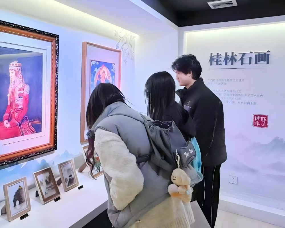 非遺入課堂，美育新篇章——廣西師范大學(xué)美術(shù)學(xué)院“藝心傳承”實踐隊開展社會實踐活